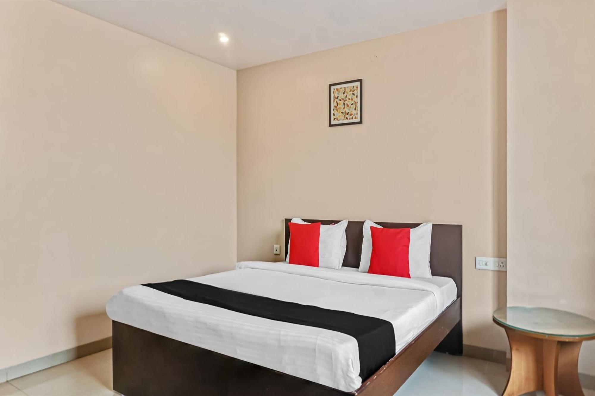 Hotel O Log Inn Plaza Near Eon It Park Pune Exterior photo