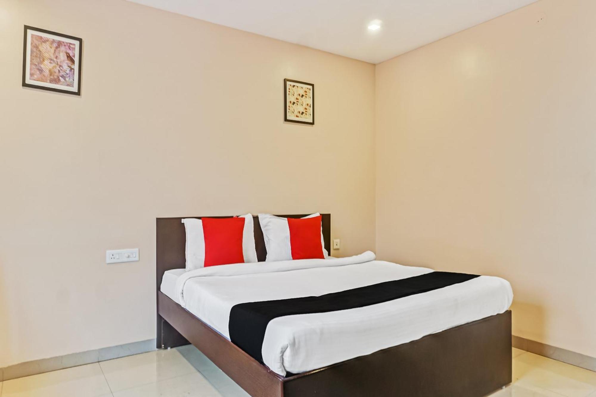 Hotel O Log Inn Plaza Near Eon It Park Pune Exterior photo